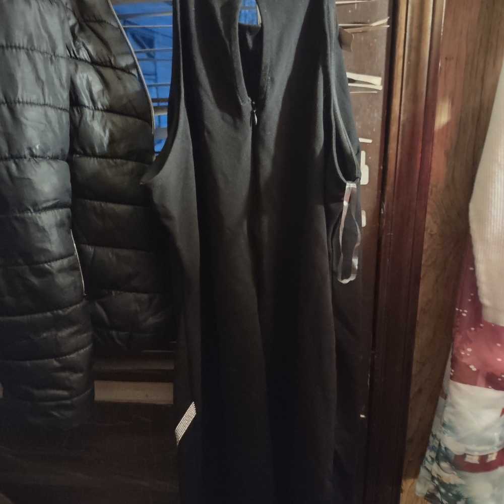 Dress - Picture 2 of 6
